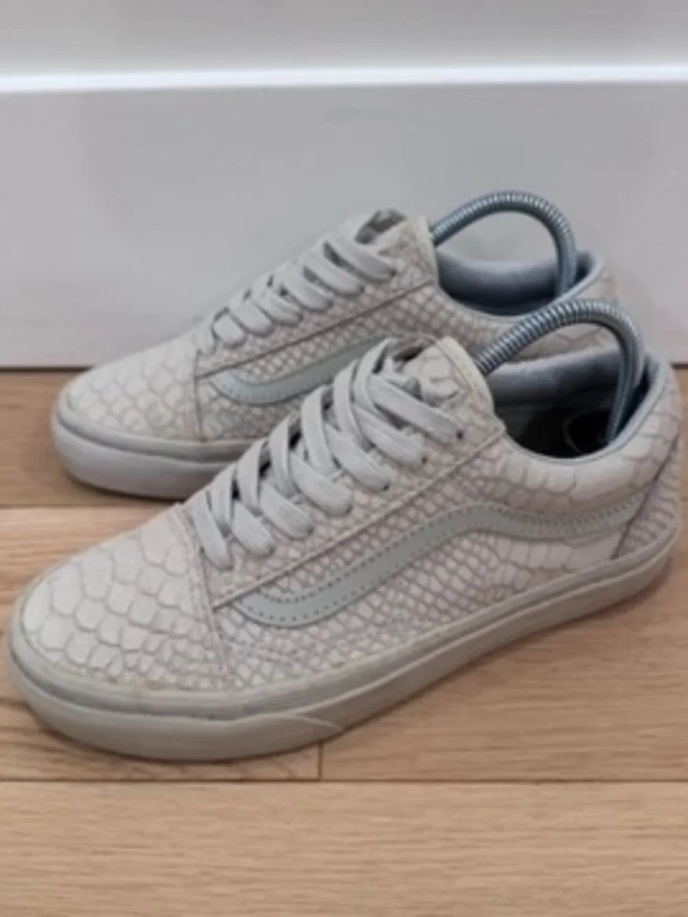Vans Premium Old Skool Shoes Crocodile Skin Muted Grey Sand Wmns 5.5 US